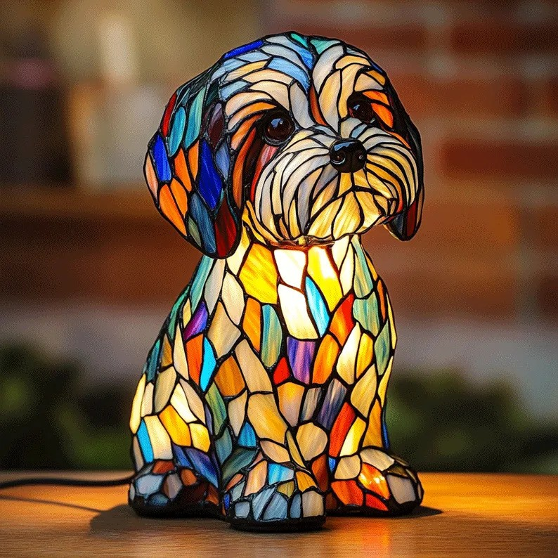 Companheiros Caninos Luminosos em Luz de Vitral